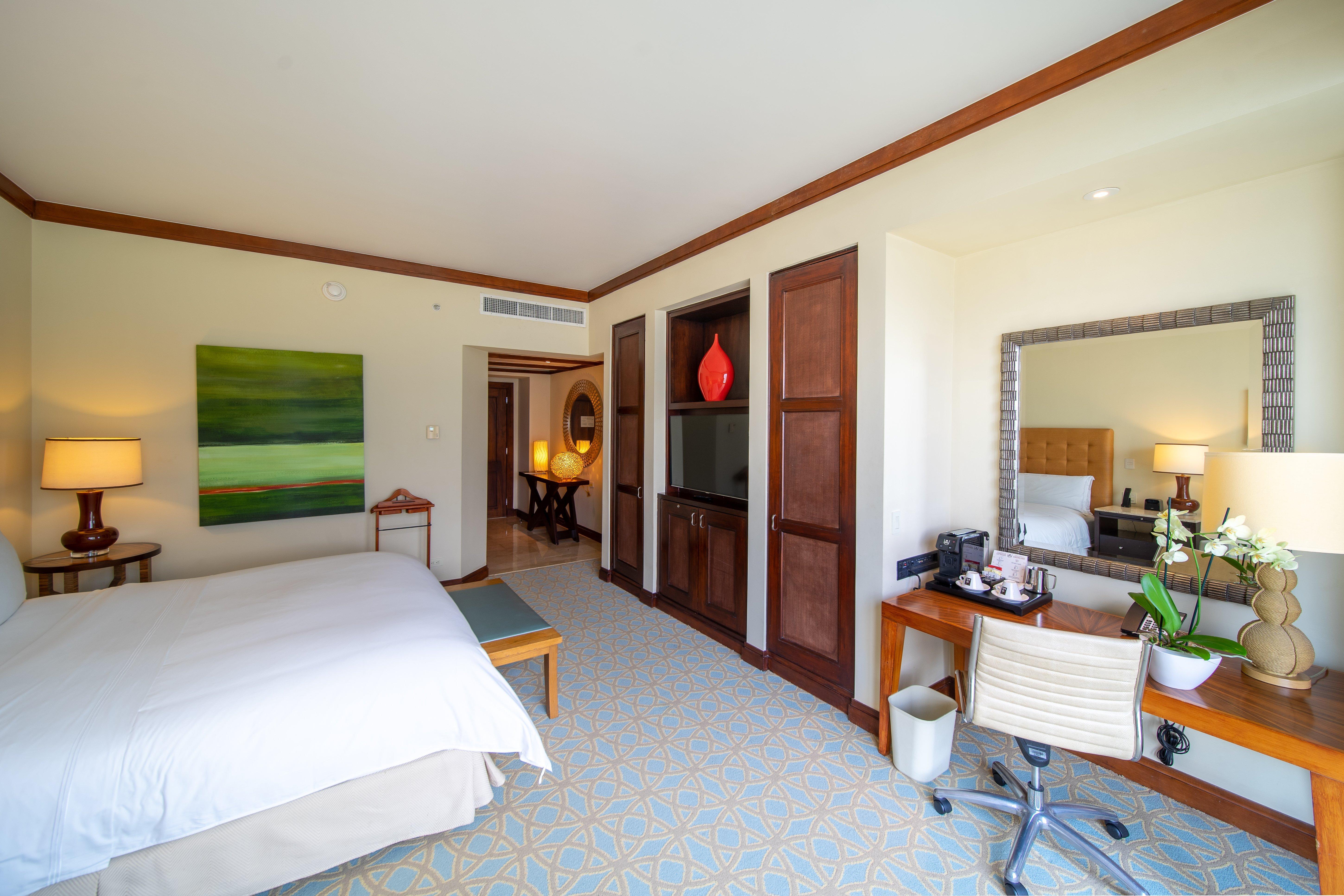 Hotel Intercontinental Costa Rica At Multiplaza Mall 5*